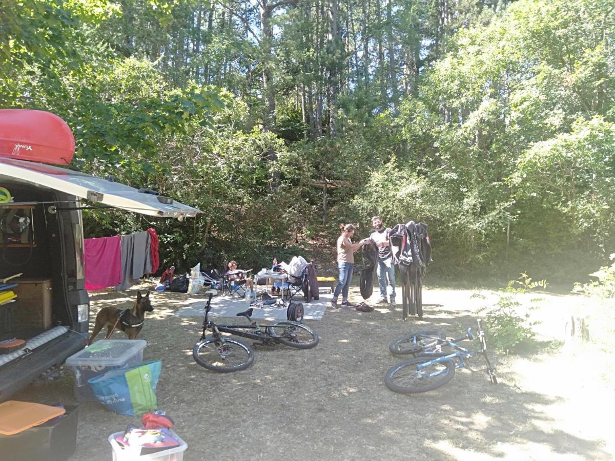 Camping Du Lac 생-줄리앙-두-베르동 외부 사진