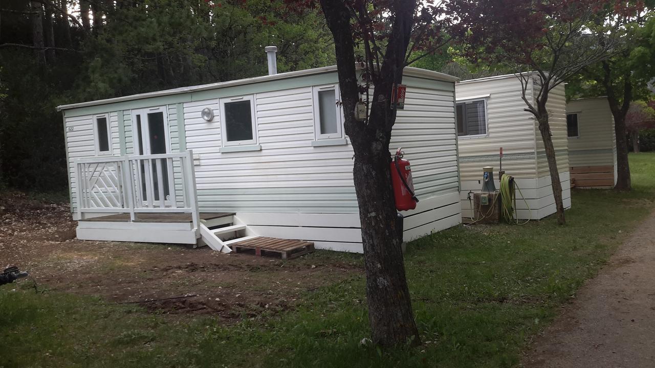 Camping Du Lac 생-줄리앙-두-베르동 외부 사진